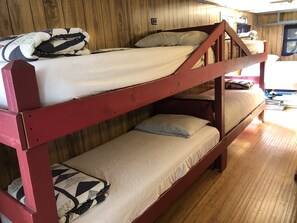 4 twin beds