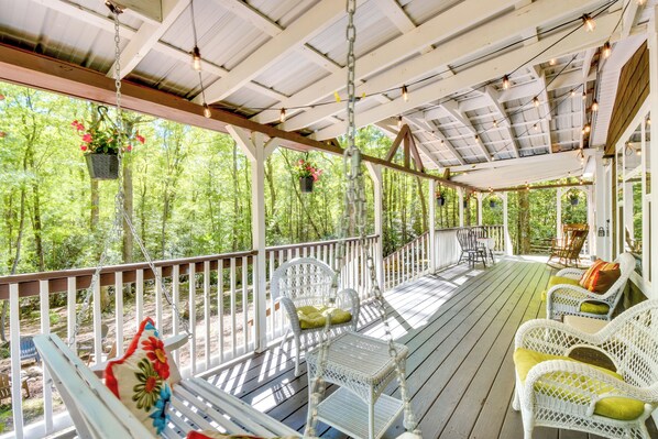 Sautee Nacoochee Vacation Rental | 3BR | 2BA | 1,700 Sq Ft | Stairs Required