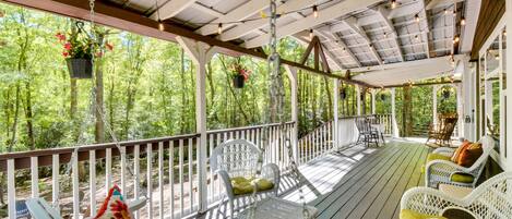 Sautee Nacoochee Vacation Rental | 3BR | 2BA | 1,700 Sq Ft | Stairs Required