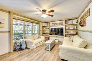 Living Room | Free WiFi