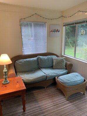 Furniture, Indoors, Living Room, Couch, Lamp