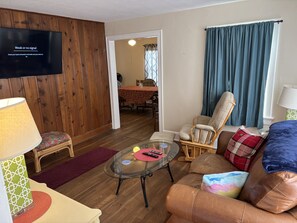 Indoors, Building, Furniture, Living Room, Room