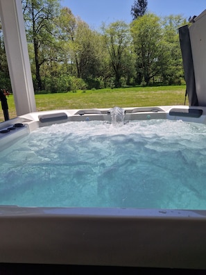 Bain à remous extérieur