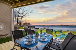 Family meals overlooking the lake!