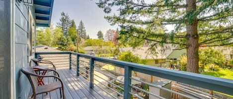 Bellevue Vacation Rental | 3BR | 1BA | 1,000 Sq Ft | Stairs Required