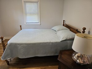 Bedroom-Full Bed