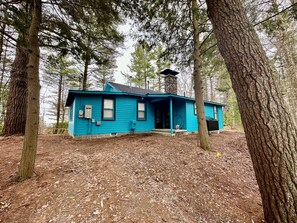 Roadside view of cottage