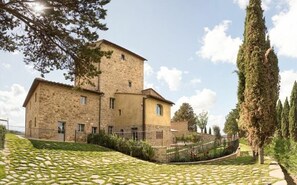 Amenities, Balcony / Terrace / Patio, Building Exterior, Facilities, Outdoor, Pool, Scenic View, Spring, Summer