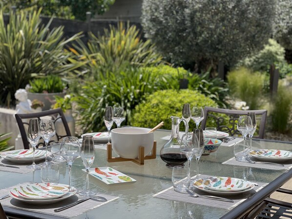 Outdoor dining
