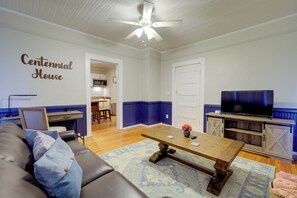 Living Room (2)