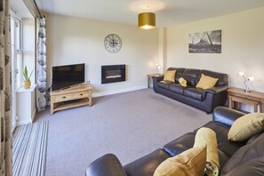 Driftwood, Beadnell - Host & Stay