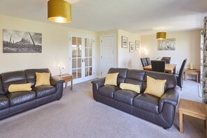 Driftwood, Beadnell - Host & Stay