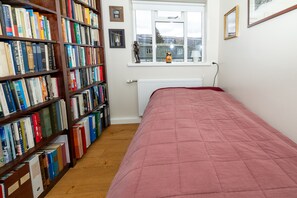 Bedroom in in 1st floor apartment
