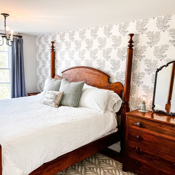 Primary suite with KING bed & gel foam mattress - & mounted TV opposite the bed.