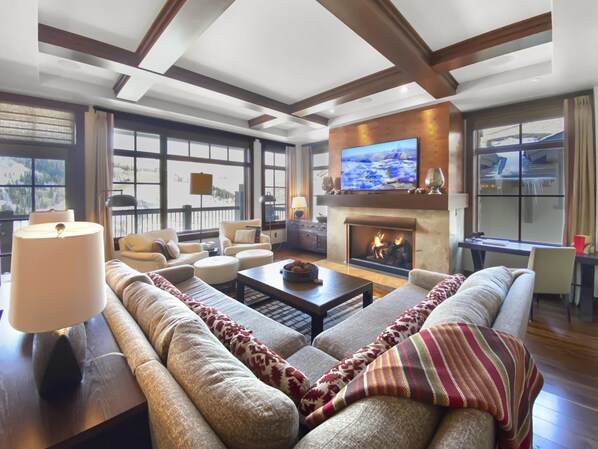 401 Flagstaff Lodge Ski-In/Ski-Out Escape! Luxury at Deer Valley Mountains! - a SkyRun Park City Property - Welcome to Flagstaff Lodge!