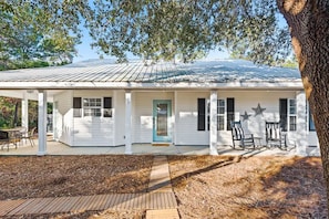 Large covered front patio with rocking chairs

