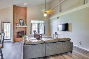 Living Room | 1st Floor | Free WiFi | DirecTV Streaming | Central A/C