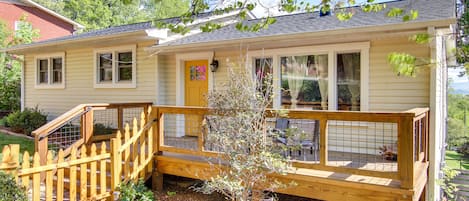 Asheville Vacation Rental | 3BR | 1.5BA | 1,565 Sq Ft | 5 Steps to Enter