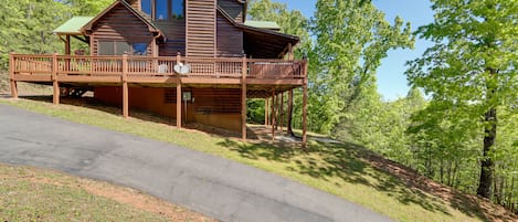 Mineral Bluff Vacation Rental | 3BR | 3BA | Stairs Required | 2,270 Sq Ft