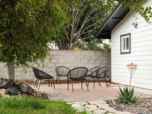 Outdoor Seating for Six - taken before firepit was purchased