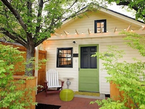 This cottage is located behind another rental but it has it's own, private entrance. 