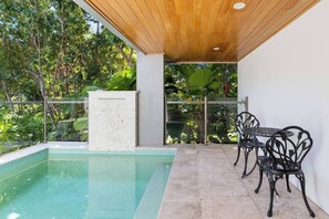 A plunge pool invites you to enjoy a refreshing dip to escape the Far North Queensland heat.