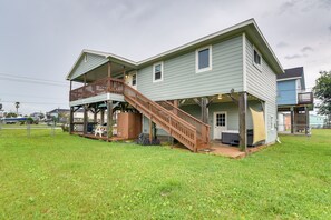 Exterior | Single-Level Home | 1 External Security Camera (Facing Entry)