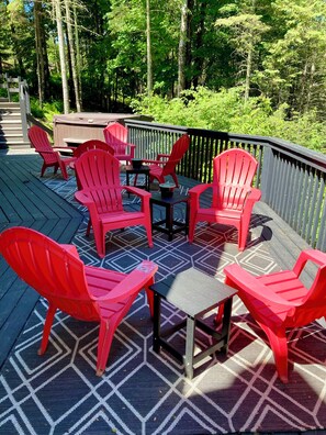 Plenty of seating on deck with hot tub overlooking lake - very private!