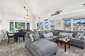 living room dining area