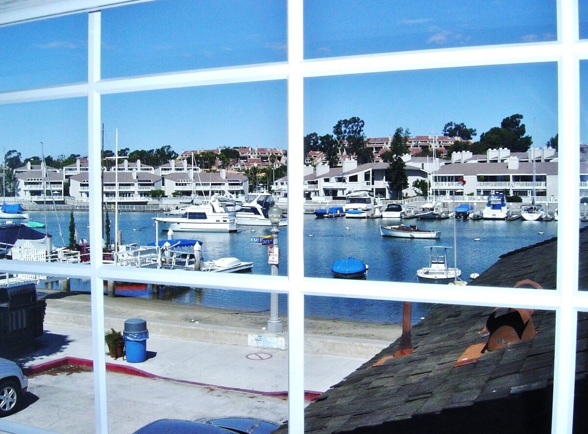 Upper Unit of a duplex with great Views!
