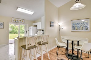 Dining Area | Kitchen