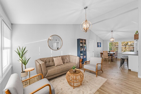 Living room with space for the whole family.