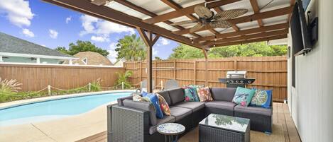 Poolside furnished porch w/ smart TV