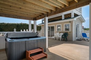 WH260: Atabey | LL Hot Tub - Home has 2 Hot Tubs