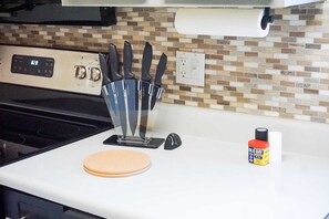 Kitchenware provided