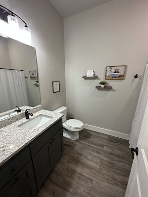 2nd bathroom with tub/shower