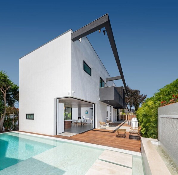 Pool, Baha Pool for Kids, Water Fountain, Indoor/Outdoor living, Architects House