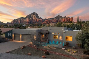 A newly built adobe-style home with beautiful views of Thunder Mountain, Coffee Pot Rock, and more