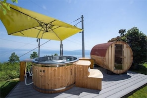 Outdoor spa tub