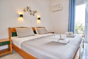 Logas Beach Studio 4 Corfu-Bedroom 