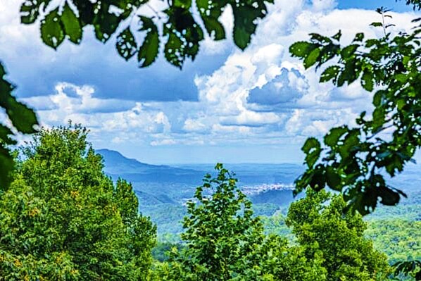 Private Cabin Rental in the Smoky Mountains | Bearway to Heaven by Great Smoky Mountains Cabin Rentals | Smoky Mountain Rentals with Hot Tub | Cabins with Hot Tubs | Gatlinburg Cabin Rentals | Pigeon Forge Cabin Rentals