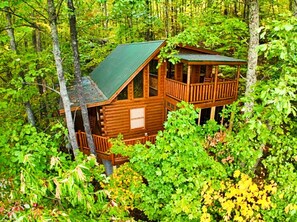 Private Cabin Rental in the Smoky Mountains | Bearway to Heaven by Great Smoky Mountains Cabin Rentals | Smoky Mountain Rentals with Hot Tub | Cabins with Hot Tubs | Gatlinburg Cabin Rentals | Pigeon Forge Cabin Rentals