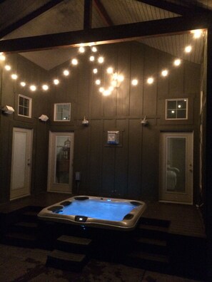 Indoor spa tub