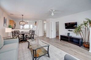 Living area & sofa bed