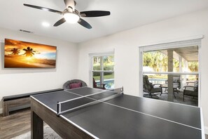 Play with your family and friends! This ping pong table turns into a pool table!