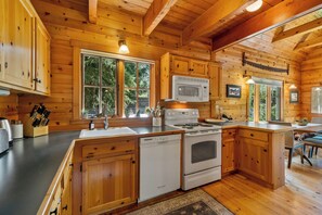 019-5726_230605_JILLROSELL CABIN 2