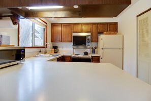 The kitchen includes 2 ovens. Perfect for preparing a holiday meal!