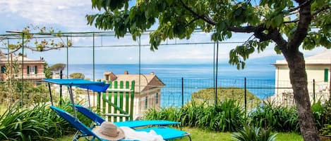 Giardino privato con vista mare Cherry Tree House Affitti Brevi Italia  