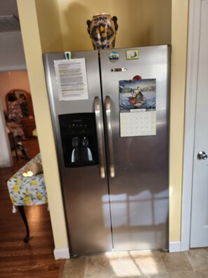 Full size Frigidaire side by side