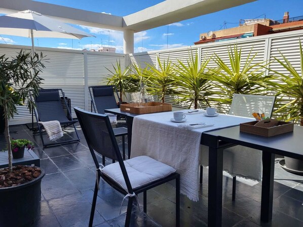 Outdoor dining